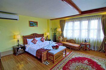 Отель Shwe Ingyinn 3*