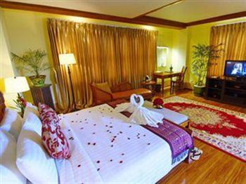 Shwe Ingyinn 3*