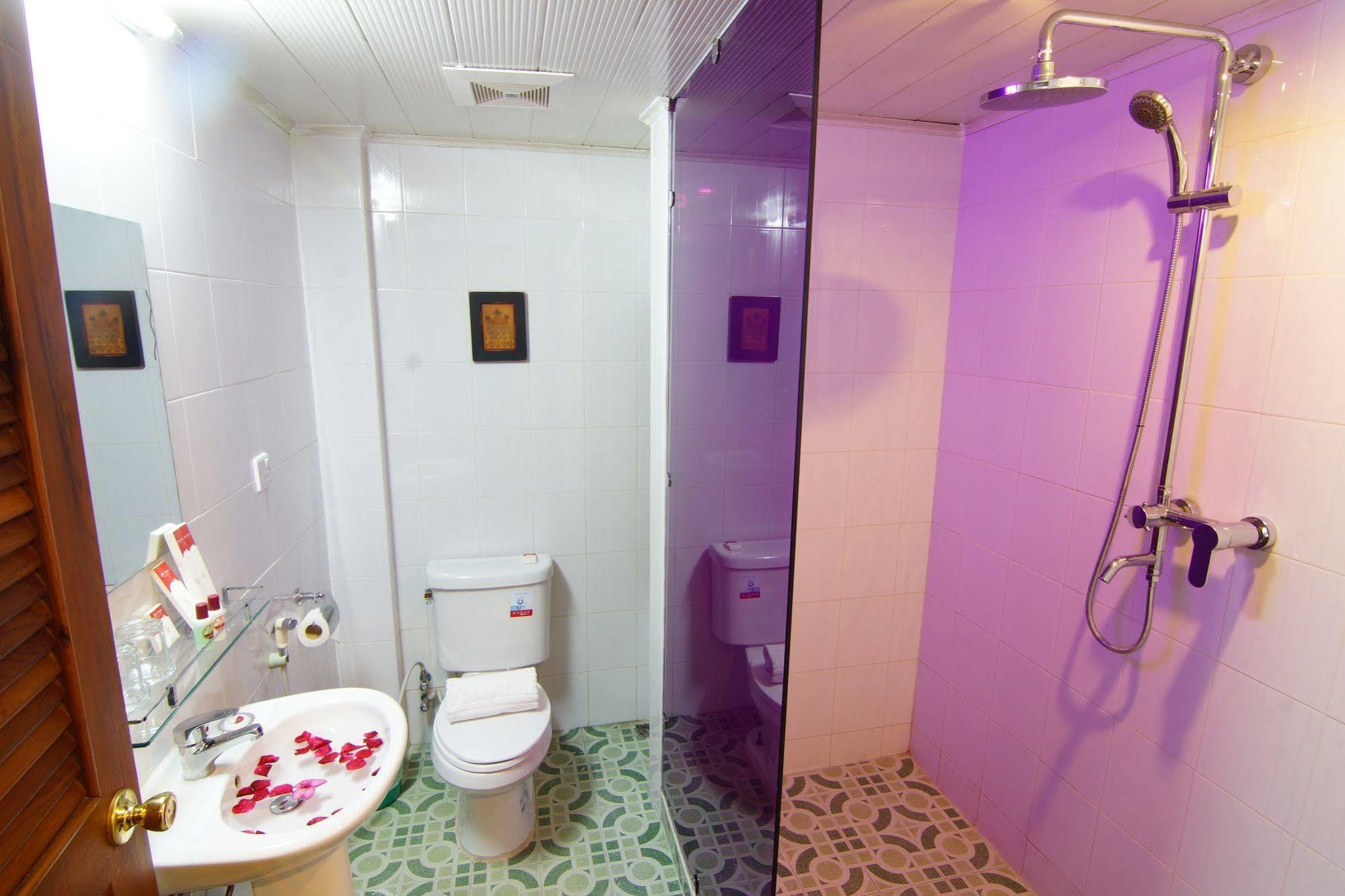 Shwe Ingyinn Hotel 3*